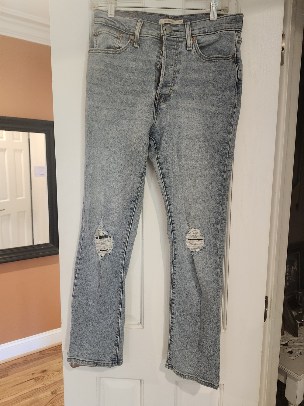 Levis Light Wash Women's Distressed Straight Jeans